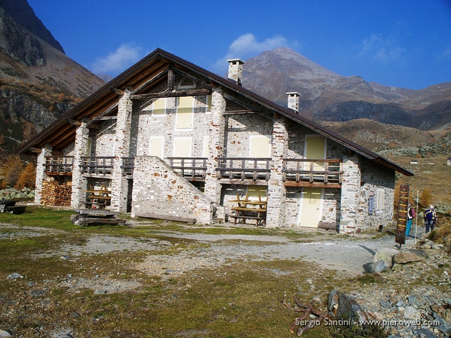 01 Rifugio Schiazzera.JPG